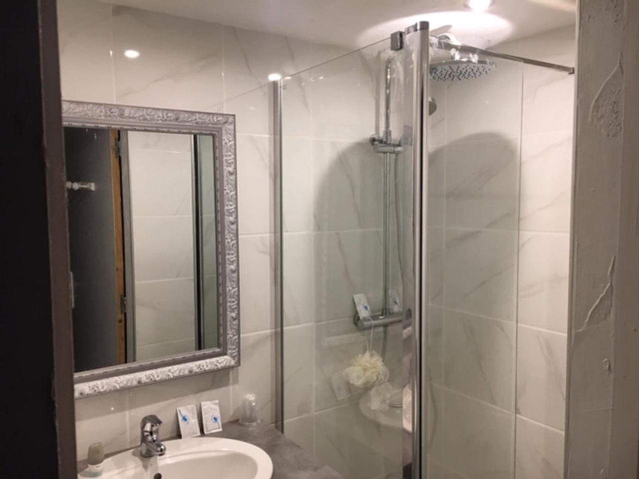 מלון Les Avenières Le Relais Des Vieilles Postes מראה חיצוני תמונה